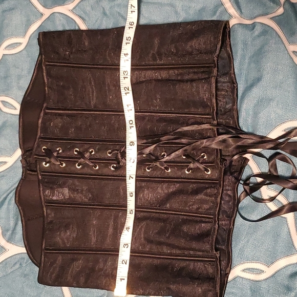 Lace corset - Picture 5 of 6